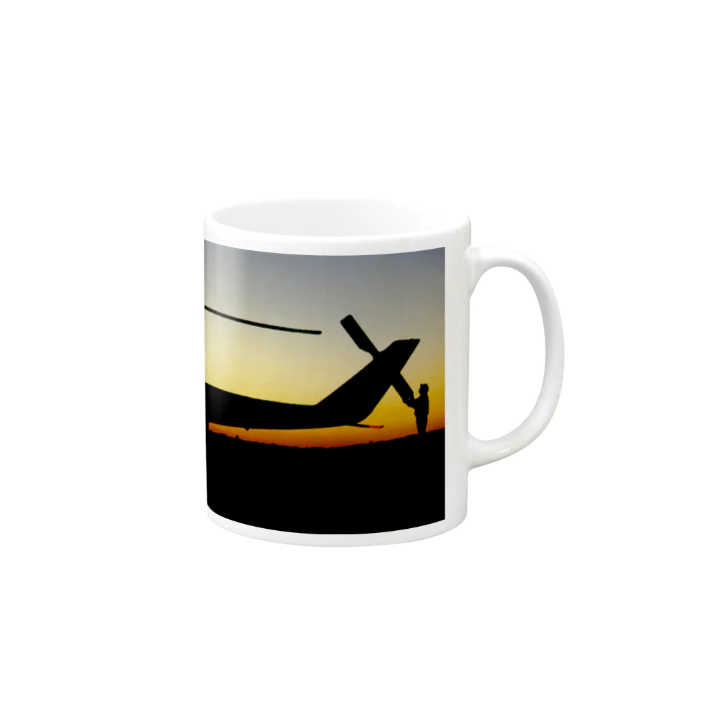 その物語を忘れない。のCOBRA HELICOPTER AT SUNRISE Mug :right side of the handle