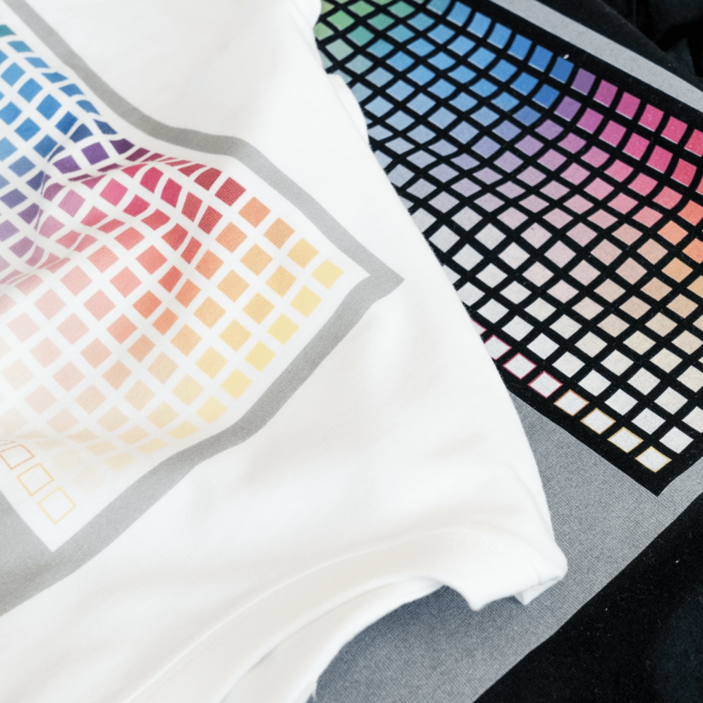 ぼくのすいぞくかん SUZURI店のサメカオdeepcolorキッズ Regular Fit T-ShirtLight-colored T-Shirts are printed with inkjet, dark-colored T-Shirts are printed with white inkjet