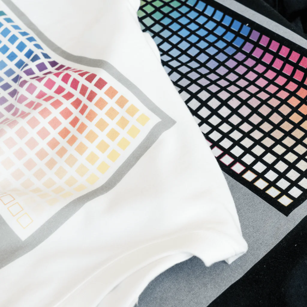 colorfulのおでかけしよう！おんなのこ スタンダードTシャツ淡色のTシャツはインクジェット、濃色のTシャツはホワイトインクジェットでプリントされます