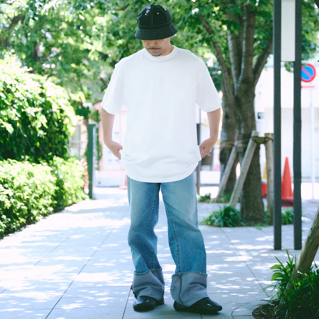 [9T.] ninetee.のピクセル・ドット・パンダ Regular Fit T-Shirt
