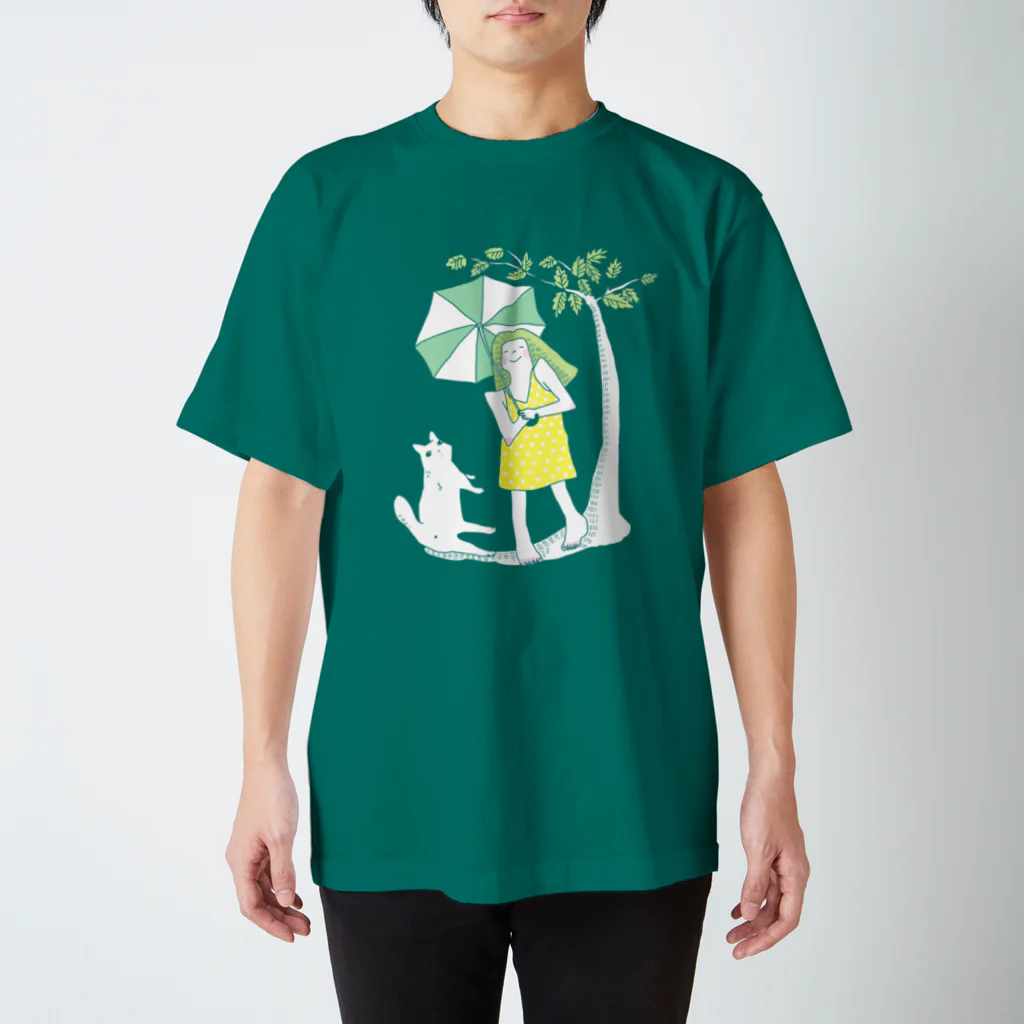 チヒロの白い猫と傘 Regular Fit T-Shirt