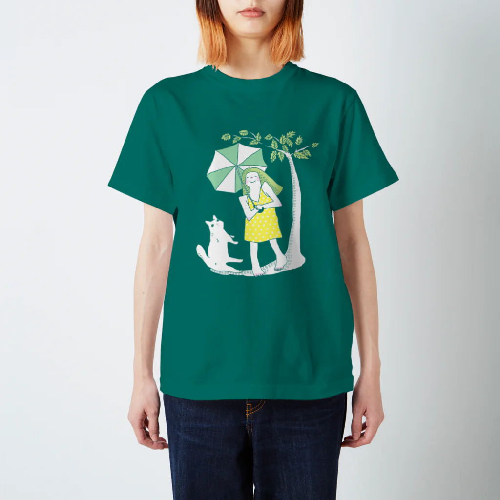 チヒロの白い猫と傘 Regular Fit T-Shirt