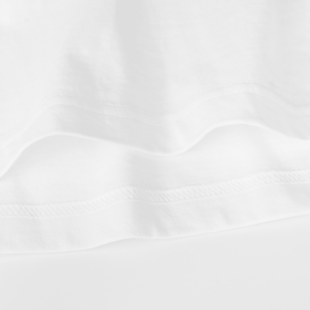 7IRO GLAMOUROUSの※ノエルあり白文字 7IRO GLAMOUROUSシンプルロゴ  Regular Fit T-ShirtSolid fabric and comfortable to wear