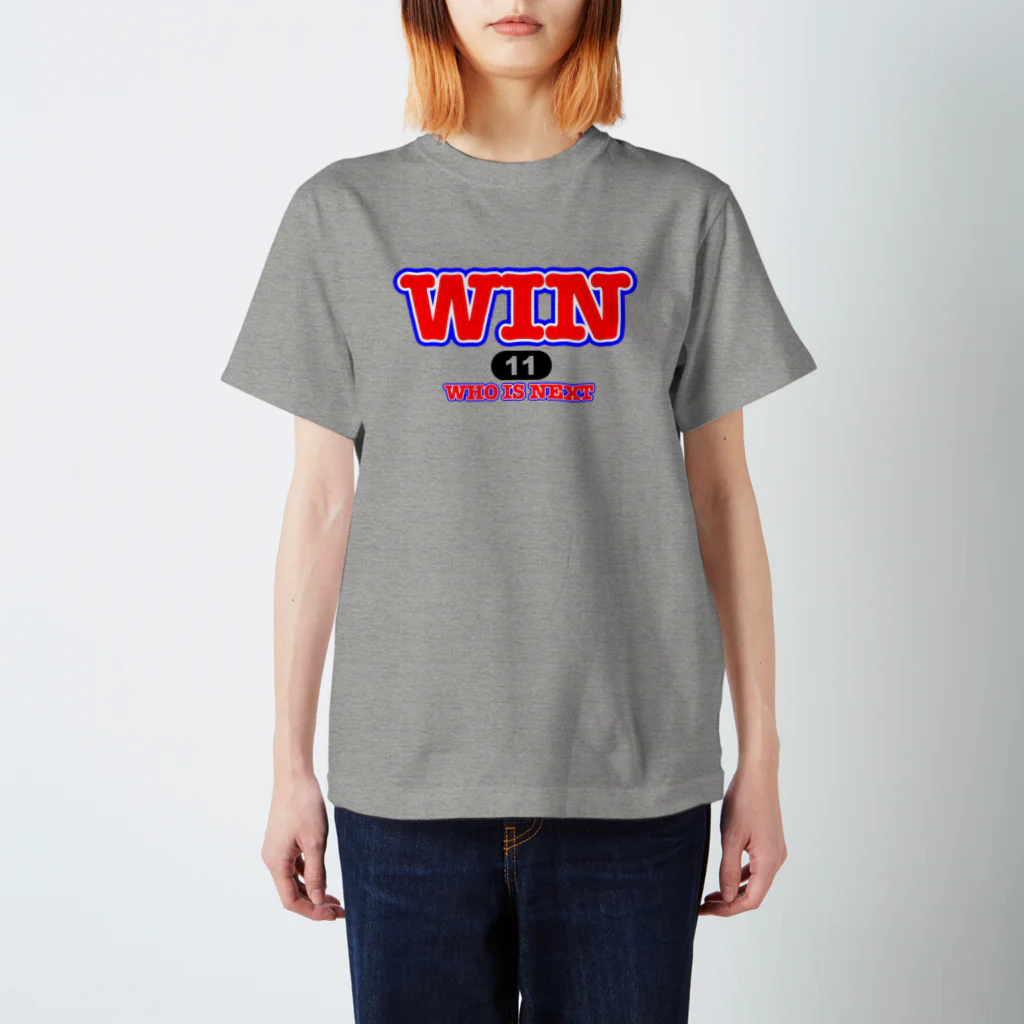 ソンサキコのWIN ロゴ スタンダードTシャツ