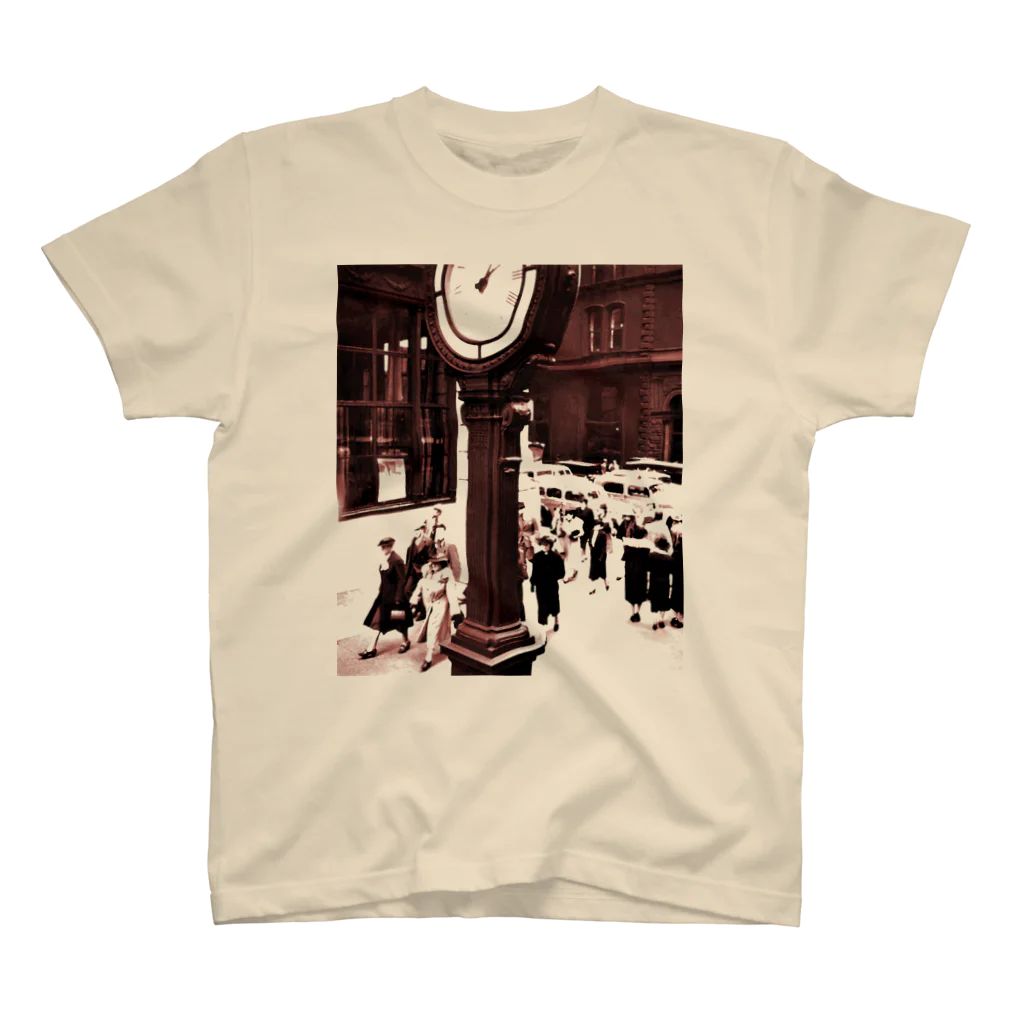 その物語を忘れない。のBerenice Abbott: Fifth Avenue and 44th Street, New York, 1938 スタンダードTシャツ