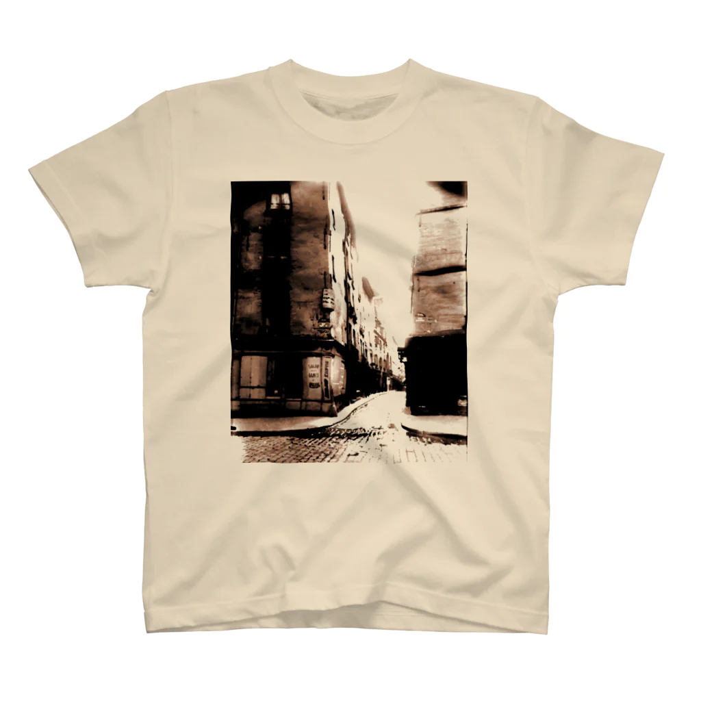 その物語を忘れない。のEugène Atget: Rue Laplace and Rue Valette, Paris, 1926 スタンダードTシャツ