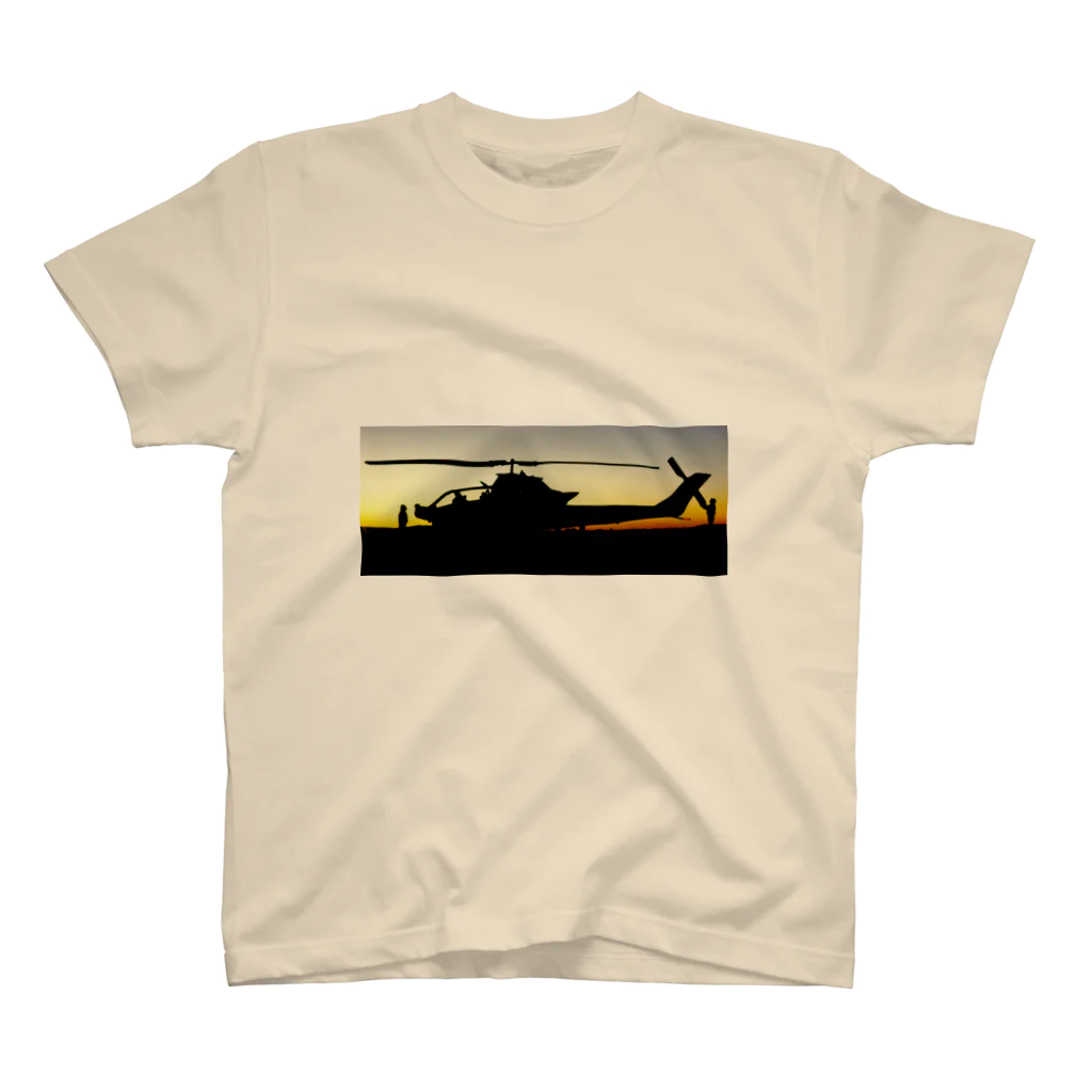 その物語を忘れない。のCOBRA HELICOPTER AT SUNRISE スタンダードTシャツ