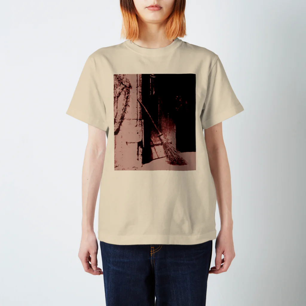 その物語を忘れない。のWilliam Henry Fox Talbot: The Open Door, 1844 Regular Fit T-Shirt