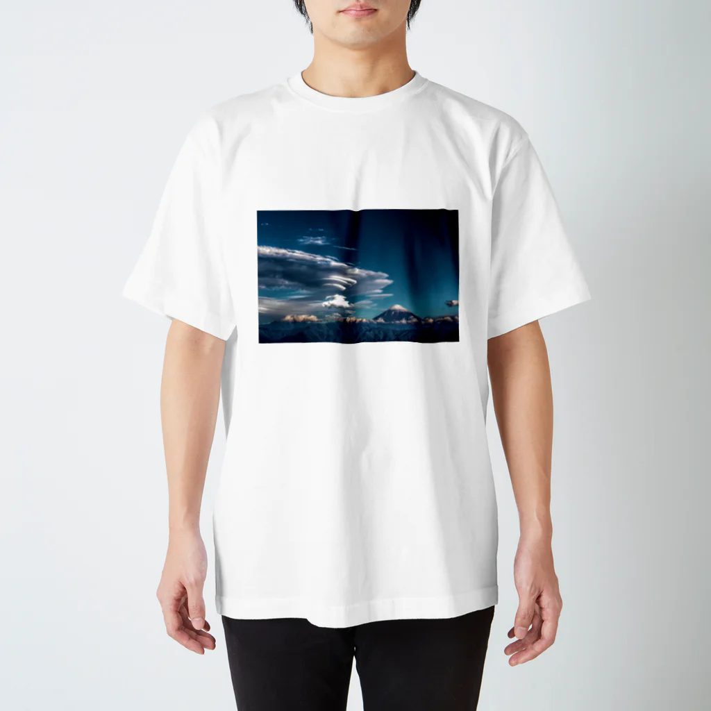 nigaoemanの富士山とつるし雲 スタンダードTシャツ