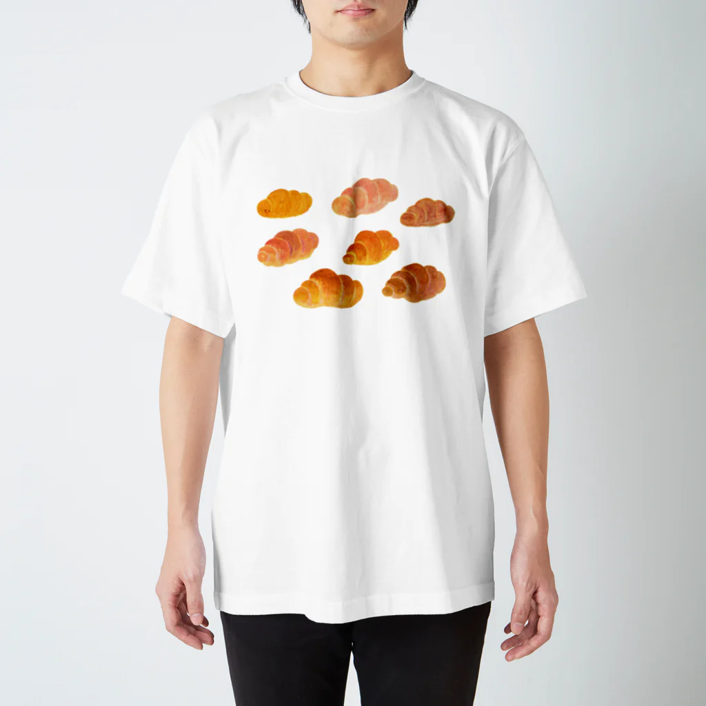 六百田商店°（ろっぴゃくだしょうてん）の空飛ぶロールパン スタンダードTシャツ