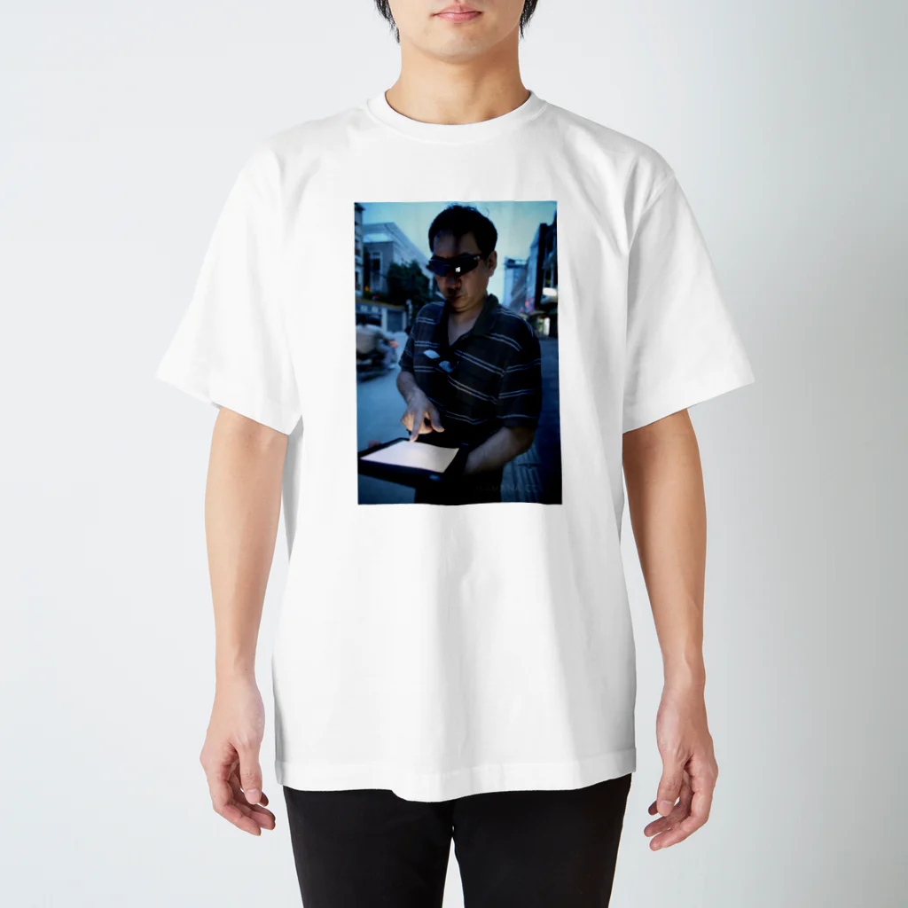 シックスサマナのDJ KITABAYASHI with iPad Regular Fit T-Shirt