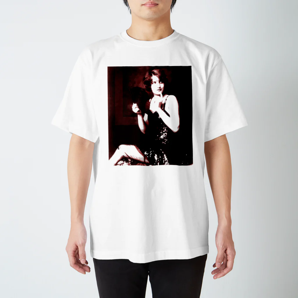 その物語を忘れない。のAlfred Cheney Johnston: Barbara Stanwyck, 1924 スタンダードTシャツ