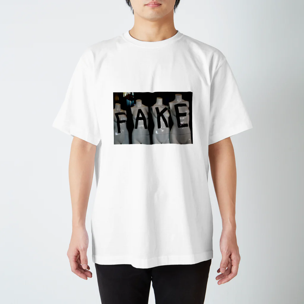 MaakoのFAKE Regular Fit T-Shirt