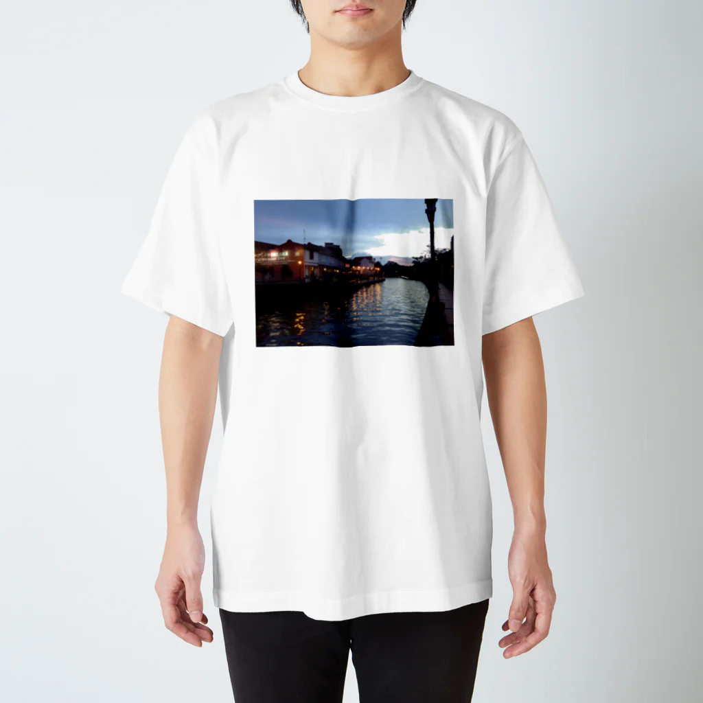 magasiaのマラッカ川の夕暮れ スタンダードTシャツ