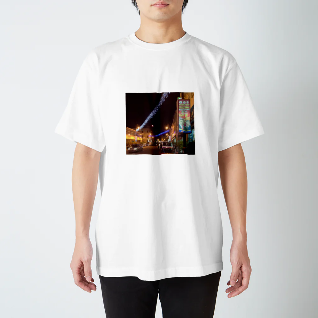 magasiaのリトル・インディアの夜 Regular Fit T-Shirt