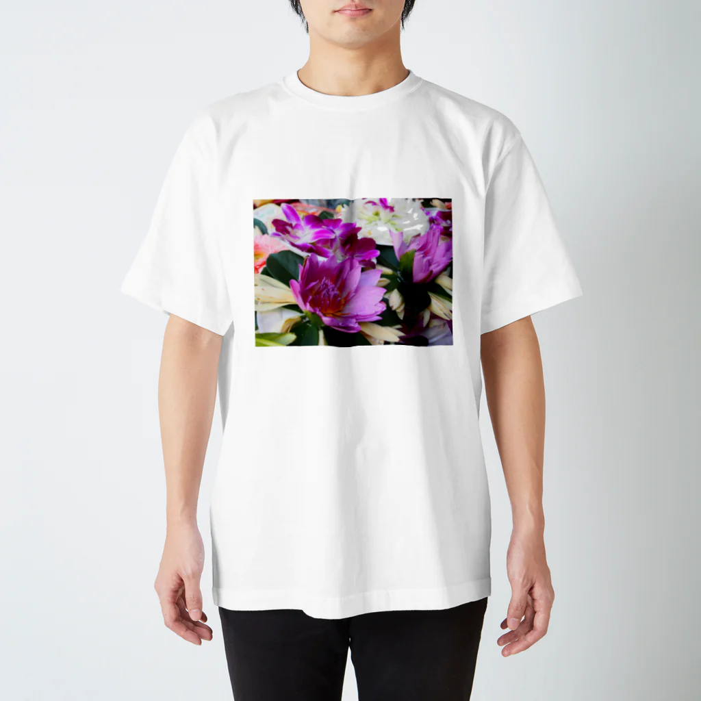 Love Treeの祈りへ捧げる花 Regular Fit T-Shirt