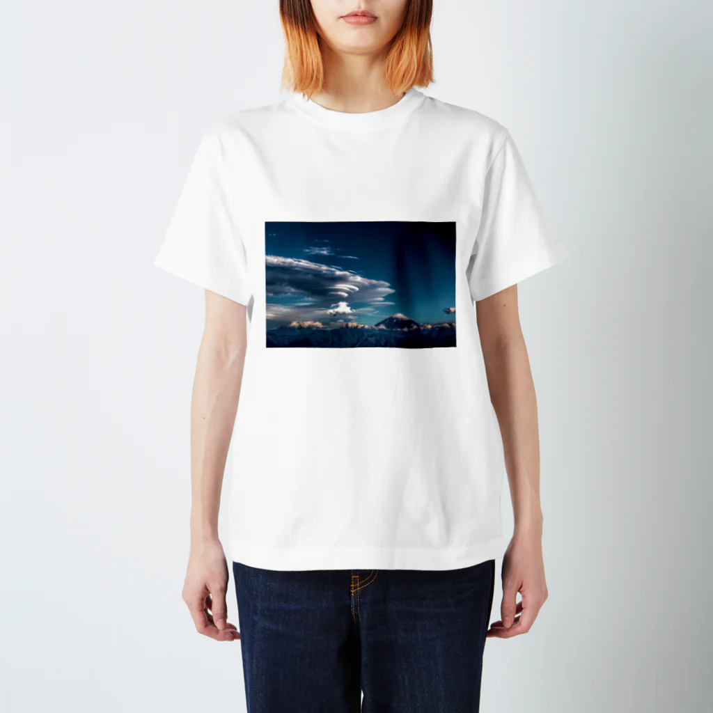 nigaoemanの富士山とつるし雲 スタンダードTシャツ