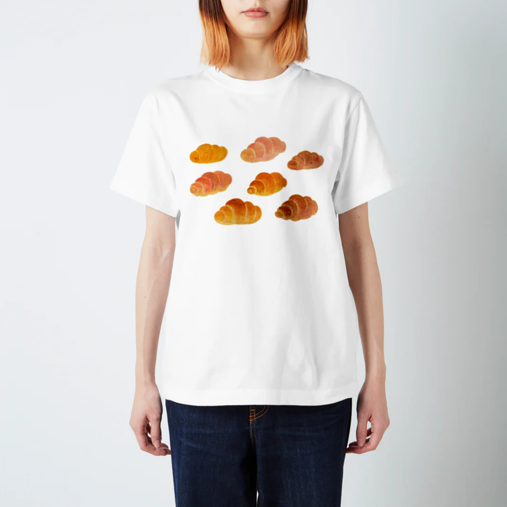 六百田商店°（ろっぴゃくだしょうてん）の空飛ぶロールパン Regular Fit T-Shirt