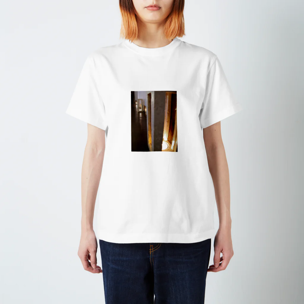 YoShierのSTONE CANDLE LIGHTS Regular Fit T-Shirt