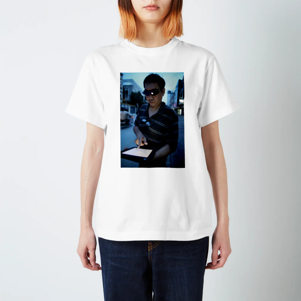 シックスサマナのDJ KITABAYASHI with iPad Regular Fit T-Shirt