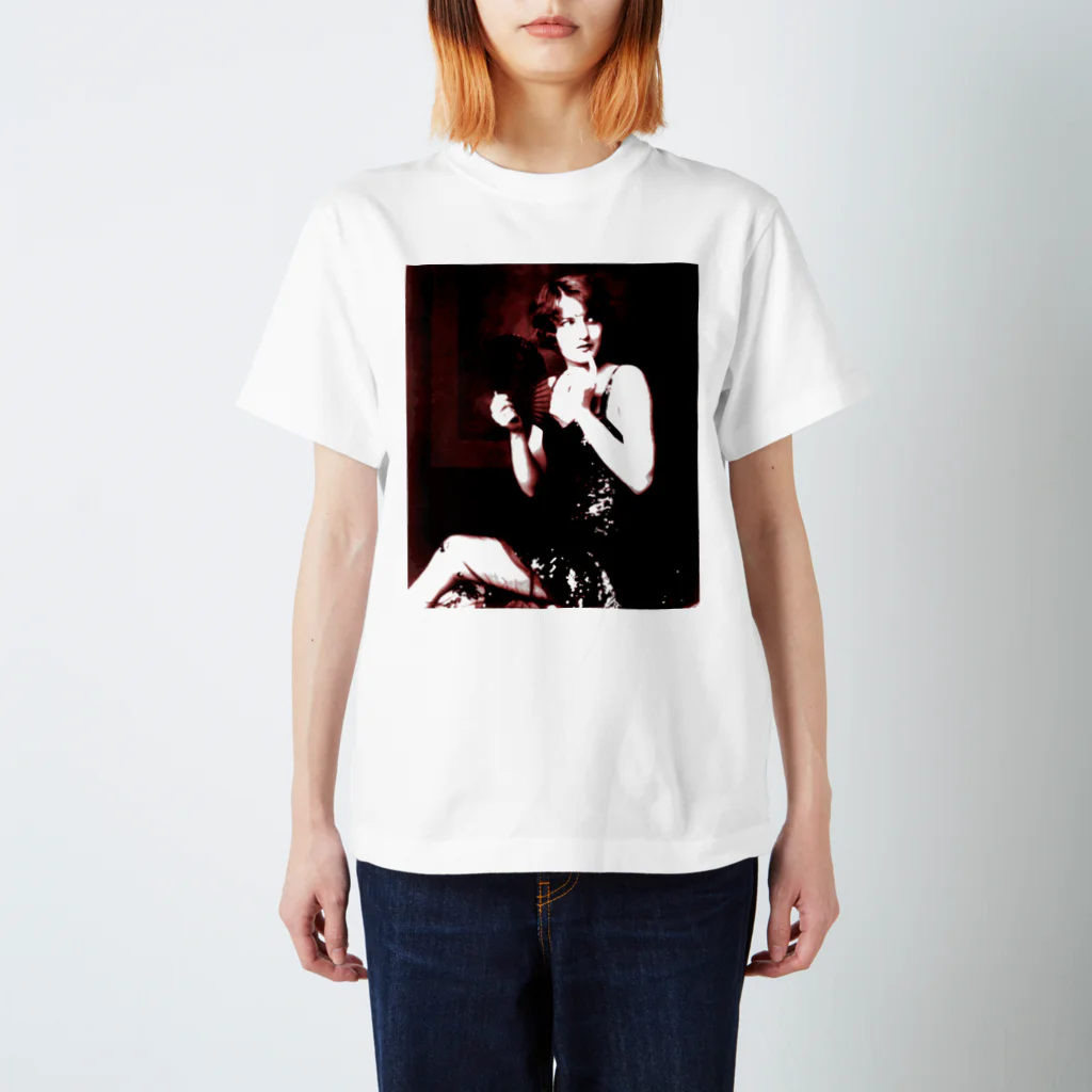 その物語を忘れない。のAlfred Cheney Johnston: Barbara Stanwyck, 1924 スタンダードTシャツ