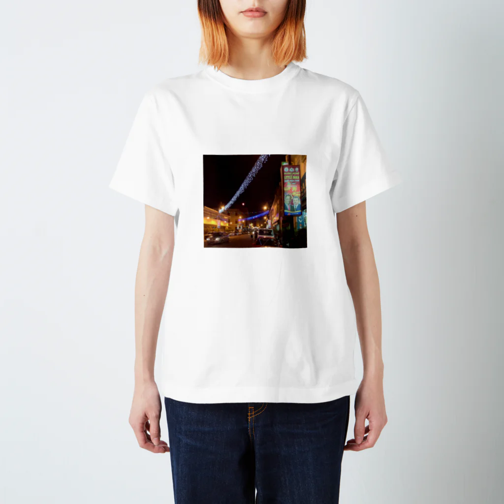 magasiaのリトル・インディアの夜 Regular Fit T-Shirt