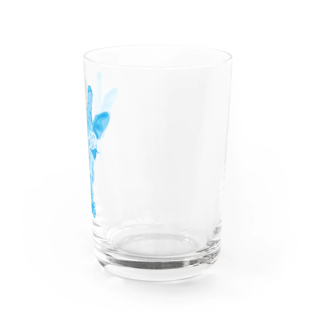 Cɐkeccooのおしゃれ好きなキリン(ジラフ)ブルー Water Glass :right