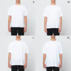 burnworks designのCross フルグラフィックTシャツのサイズ別着用イメージ(男性)