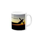 その物語を忘れない。のCOBRA HELICOPTER AT SUNRISE Mug :right side of the handle