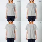 ワカボンドの【両面】釣りが好きなんです_カラフル Regular Fit T-Shirt :model wear (woman)