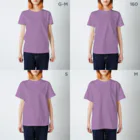かめパグ屋の歌舞伎パグ「助六」の揚巻 スタンダードTシャツのサイズ別着用イメージ(女性)