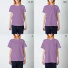 かめパグ屋の歌舞伎パグ「助六」の揚巻 Regular Fit T-Shirt :model wear (woman)