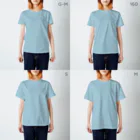 ネオジャングルの泰地 スタンダードTシャツのサイズ別着用イメージ(女性)
