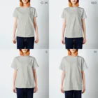 アニマル四字熟語のグリフォンメダル　griffin　デザイン Regular Fit T-Shirt :model wear (woman)