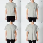 アニマル四字熟語の狼メダル　デザインアイテム Regular Fit T-Shirt :model wear (male)