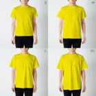 カタカナラボのトウモロコシ-B Regular Fit T-Shirt :model wear (male)