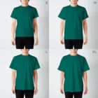 水色プリントのトラジロウ スタンダードTシャツのサイズ別着用イメージ(男性)