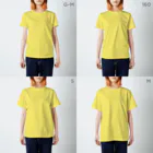 ぼくのすいぞくかん SUZURI店のサメカオlightcolorキッズ スタンダードTシャツのサイズ別着用イメージ(女性)