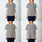poronporon-死ぬまで人生を楽しむのチンアナゴ数字Tシャツ「3」黒 スタンダードTシャツのサイズ別着用イメージ(女性)