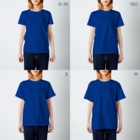 ぼくのすいぞくかん SUZURI店のサメカオdeepcolorキッズ Regular Fit T-Shirt :model wear (woman)