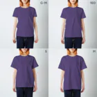 デザインをしましたのヒラタクワガタ（白文字） Regular Fit T-Shirt :model wear (woman)