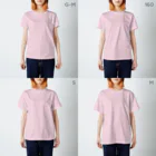 FOXY COLORSのガネゾーくんのチャクラ瞑想　ピンク スタンダードTシャツのサイズ別着用イメージ(女性)