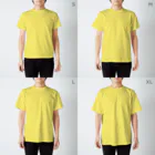 すっとん塾の不動明王レインボー Regular Fit T-Shirt :model wear (male)