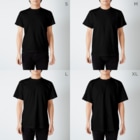米八そばグッズショップの【米八そば】HEAVY METAL SOBA【黒】 Regular Fit T-Shirt :model wear (male)