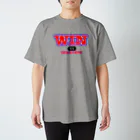ソンサキコのWIN ロゴ Regular Fit T-Shirt