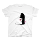 8Nos studios.のLucy the shy cat スタンダードTシャツ