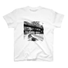 Keiju Kita PhotographyのQueensboro Bridge River side, New York, USA, 2014 スタンダードTシャツ