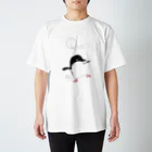 LittleLoroのアデリーペンギンの目つき Regular Fit T-Shirt