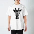 Cɐkeccooのおしゃれ好きなキリン(ジラフ)モノクロ Regular Fit T-Shirt