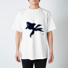 burnworks designの金魚（紺） Regular Fit T-Shirt